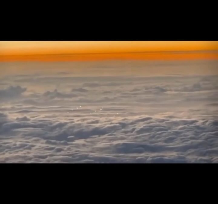 Fleet of UFOs at 39000 feet near Hong Kong over South China Sea